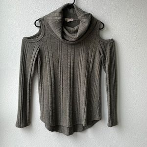 Bare  shoulder long sleeve knit cowl neck sweater